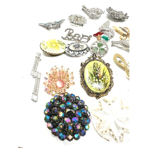 488 - 25 X Assorted Vintage And Retro Brooches (308g)