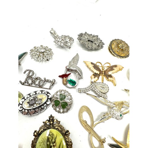 488 - 25 X Assorted Vintage And Retro Brooches (308g)