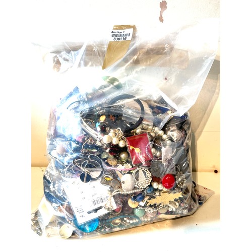 491 - 10kg UNSORTED COSTUME JEWELLERY inc. Bangles, Necklaces, Rings, Earrings.