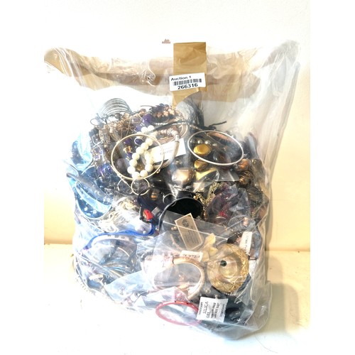 472 - 10kg UNSORTED COSTUME JEWELLERY inc. Bangles, Necklaces, Rings, Earrings.