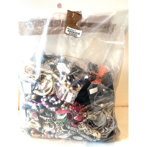 477 - 10kg UNSORTED COSTUME JEWELLERY inc. Bangles, Necklaces, Rings, Earrings.