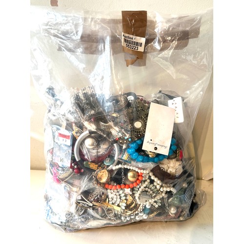 483 - 10kg UNSORTED COSTUME JEWELLERY inc. Bangles, Necklaces, Rings, Earrings.