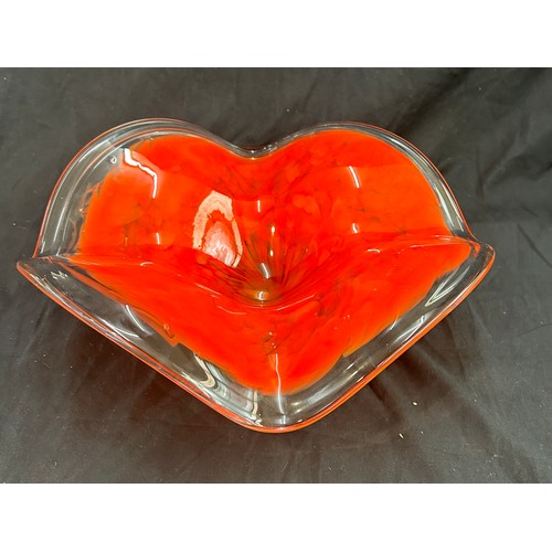 604 - Vintage Murano glass poppy design bowl measures approximately 35cm wide 10 tall