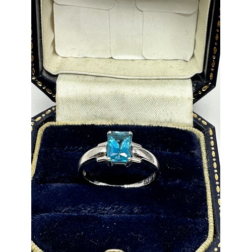 86 - 9ct White Gold Blue Topaz Dress Ring (2.2g)