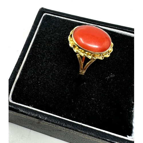 42 - 18ct gold coral ring weight 2.5g