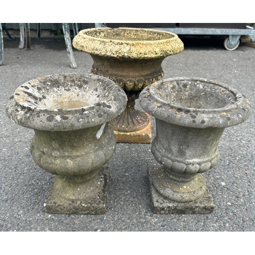 100Q - Vintage concrete plinth and one other and three concrete garden urns largest measures 14 inches tall