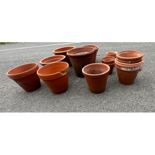 100R - Large selection of various sized terracotta plant pots largest measures 10 inches tall by 13.5 inche... 