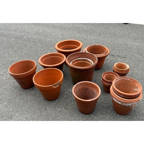 100R - Large selection of various sized terracotta plant pots largest measures 10 inches tall by 13.5 inche... 