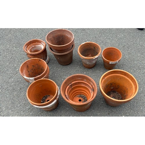 100R - Large selection of various sized terracotta plant pots largest measures 10 inches tall by 13.5 inche... 