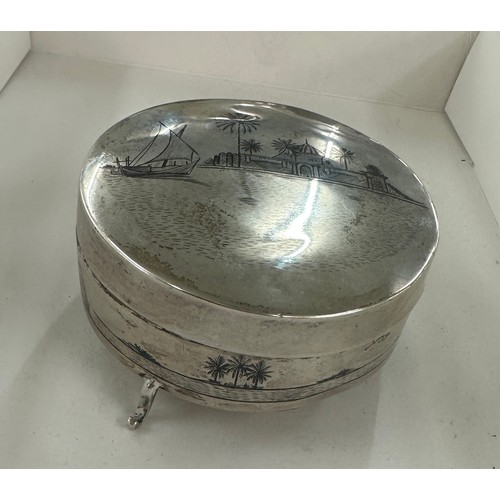 1A - Signed oriental silver 3 legged trinket, approximate weight