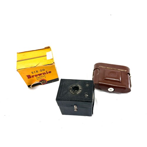 65 - Selection of 3 vintage cameras includes Brownie six-20