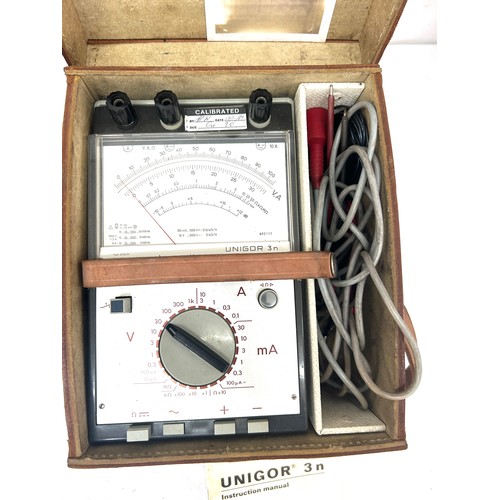 6 - Selection of vintage electrical items to include a Unigor 3n type 22 62 33 Goerz, Bell and Howell ca... 