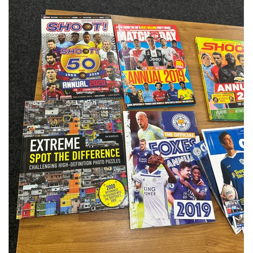 17 - Selection of vintage and later football annuals to include Leicester city etc