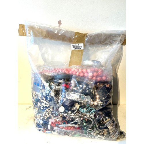 447 - 10kg UNSORTED COSTUME JEWELLERY inc. Bangles, Necklaces, Rings, Earrings.