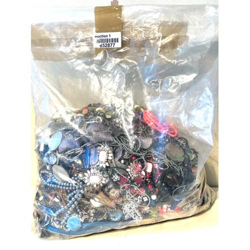 439 - 10kg UNSORTED COSTUME JEWELLERY inc. Bangles, Necklaces, Rings, Earrings.