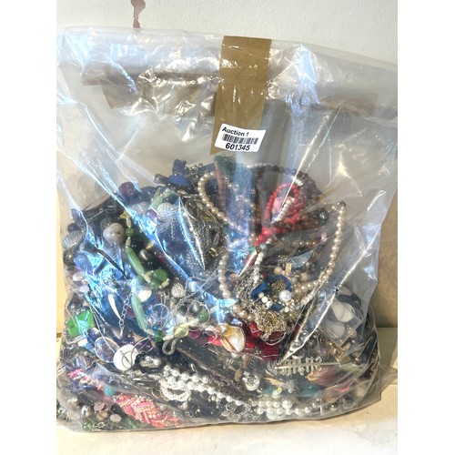 434 - 10kg UNSORTED COSTUME JEWELLERY inc. Bangles, Necklaces, Rings, Earrings.