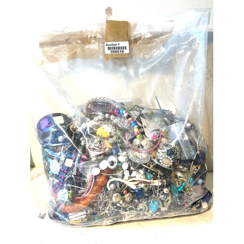 476 - 10kg UNSORTED COSTUME JEWELLERY inc. Bangles, Necklaces, Rings, Earrings.