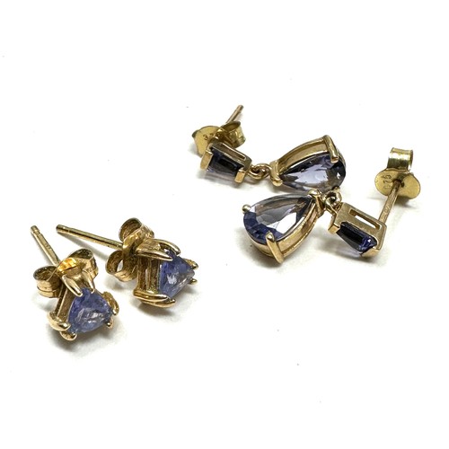 92 - 2 X 9ct Gold Earrings Inc. Tanzanite & Iolite (2.4g)