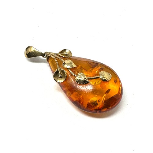 99 - 9ct Gold Polished Natural Amber Pendant (7.4g)