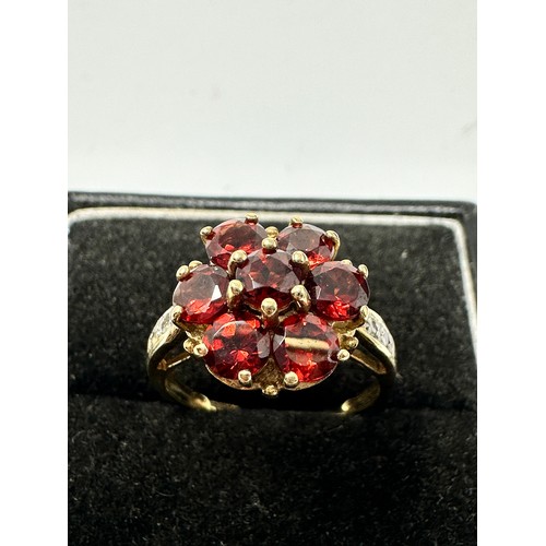 71 - 9ct Gold Garnet & diamond  Ring  (3.5g)