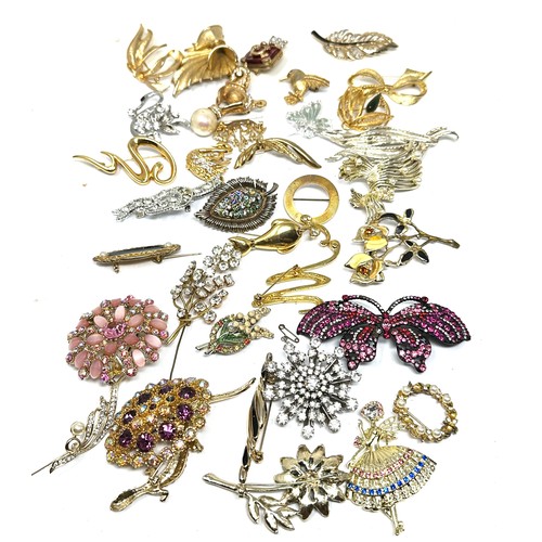 458 - 35 Assorted Vintage And Retro Brooches (485g)