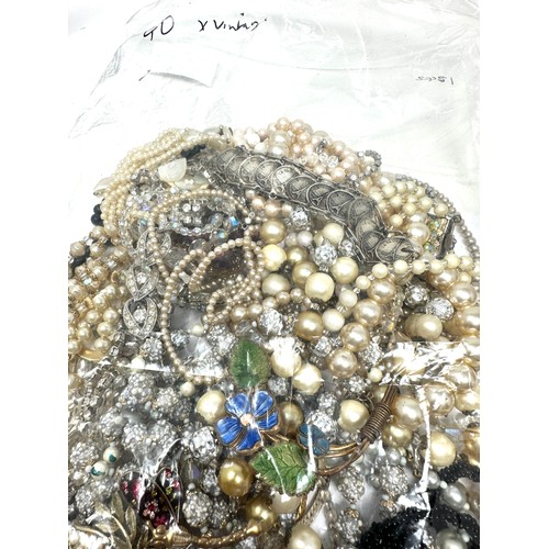 452 - A Collection Of Vintage Jewellery Pieces Including Faux Pearls, 1950s And Kitsch (1242g)