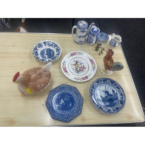 180 - Selection of miscellaneous ceramics and pottery includes George Jones jug