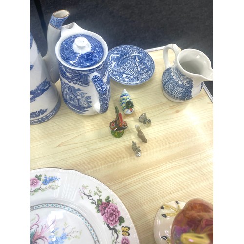 180 - Selection of miscellaneous ceramics and pottery includes George Jones jug