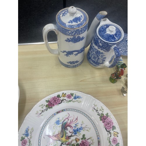 180 - Selection of miscellaneous ceramics and pottery includes George Jones jug