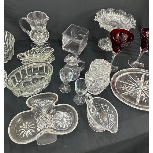 122 - Selection of mixed glass to include Victorian lead crystal bowl and Tassa dish