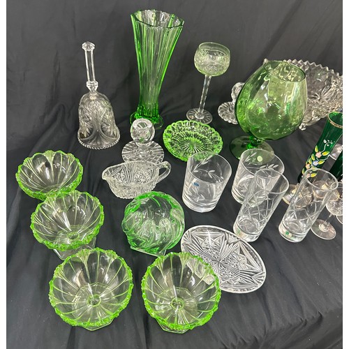 177 - Selection of vintage and later glassware to include some crystal pieces, coloured glass etc