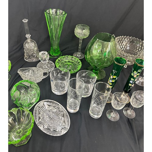 177 - Selection of vintage and later glassware to include some crystal pieces, coloured glass etc