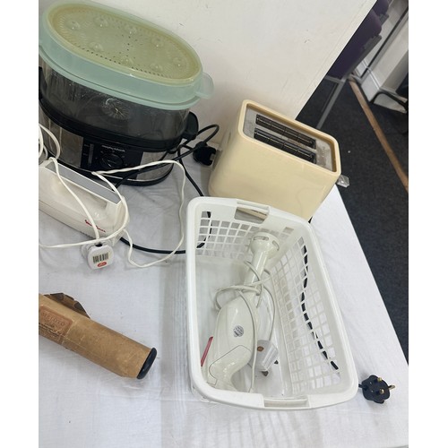 193 - Large selection of miscellaneous includes steamer, Russel hobbs, Morphy Richards etc