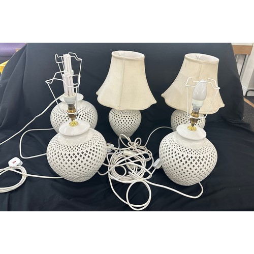 189 - Selection of 5 matching table lamps, 3 large 2 small, untested