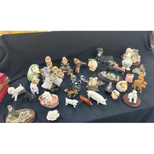 199 - Large selection of animal figures includes Beswick, BmS, boarder fine arts etc