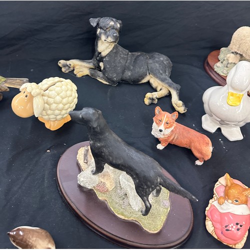 199 - Large selection of animal figures includes Beswick, BmS, boarder fine arts etc