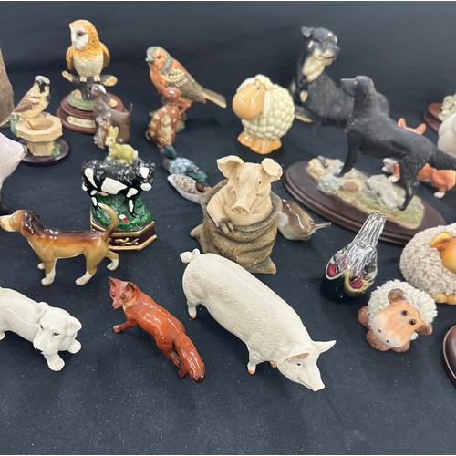 199 - Large selection of animal figures includes Beswick, BmS, boarder fine arts etc