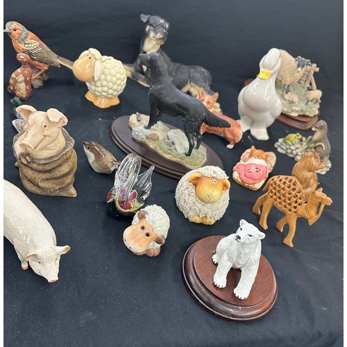 199 - Large selection of animal figures includes Beswick, BmS, boarder fine arts etc