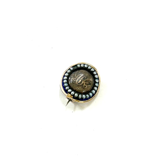 578 - Georgian antique seed pearl and gold mourning brooch, plaited hair and initials under glass, unmarke... 