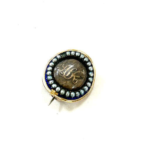 578 - Georgian antique seed pearl and gold mourning brooch, plaited hair and initials under glass, unmarke... 