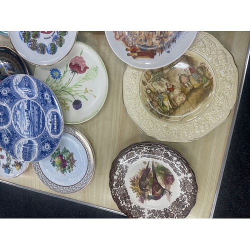 195 - Large selection of assorted collectors plates