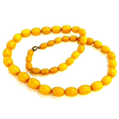 585 - Vintage ladies butterscotch bead necklace, approximate weight 43.9g , largest bead measures approxim... 