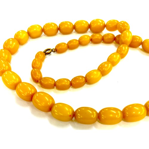 585 - Vintage ladies butterscotch bead necklace, approximate weight 43.9g , largest bead measures approxim... 