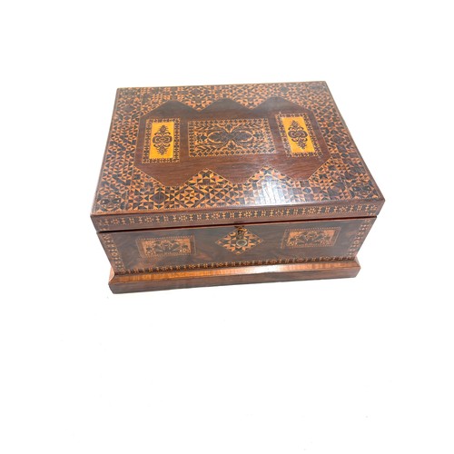 605 - Superb Victorian Tunbridgeware fitted box, 19th century, Size 31 x 26 x 14 cm