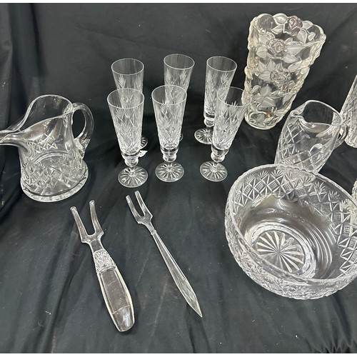 207 - Large selection of assorted vintage glassware includes bowls, salad set etc