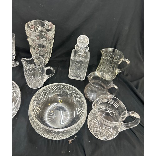 207 - Large selection of assorted vintage glassware includes bowls, salad set etc