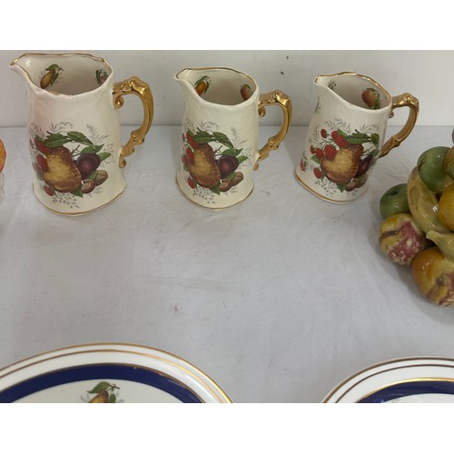 135 - Set 3 Utopia Staffordshire graduated jugs, 2 fruit ornaments, 2 fruit bowls by Sovereign china