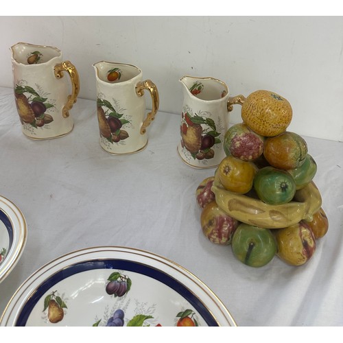 135 - Set 3 Utopia Staffordshire graduated jugs, 2 fruit ornaments, 2 fruit bowls by Sovereign china