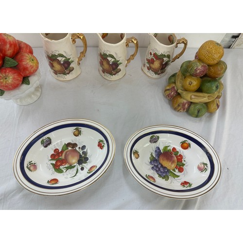 135 - Set 3 Utopia Staffordshire graduated jugs, 2 fruit ornaments, 2 fruit bowls by Sovereign china