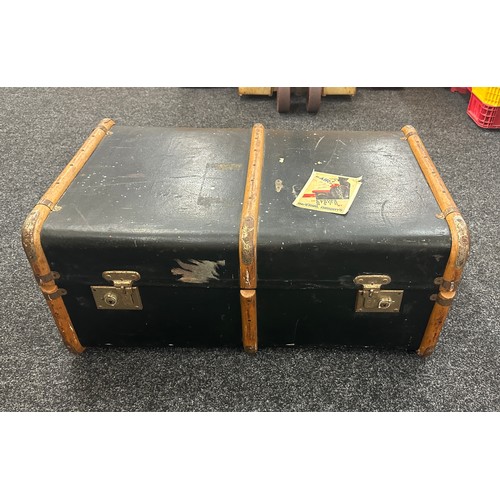 291A - Vintage travel trunk, approximate measurements:  31 x 20 x 13 inches